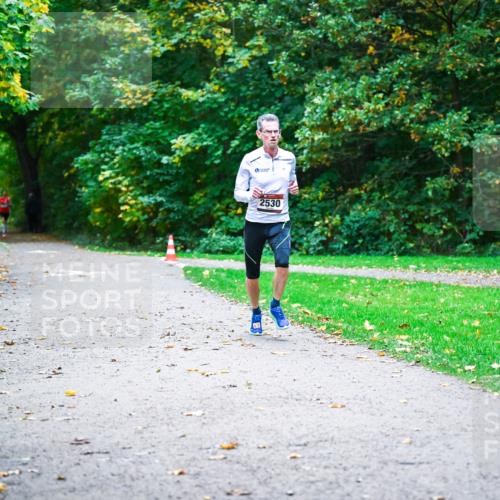 12.10.2025 - Bramfelder Halbmarathon 2025 Dr. Thomas Lammeyer http://msf.ph/oto/9344601 12.10.2025 10:11:15 Laufen 2530 meine-sportfotos.de