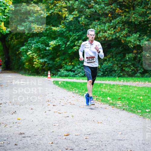 12.10.2025 - Bramfelder Halbmarathon 2025 Dr. Thomas Lammeyer http://msf.ph/oto/9344604 12.10.2025 10:11:16 Laufen 2530 meine-sportfotos.de