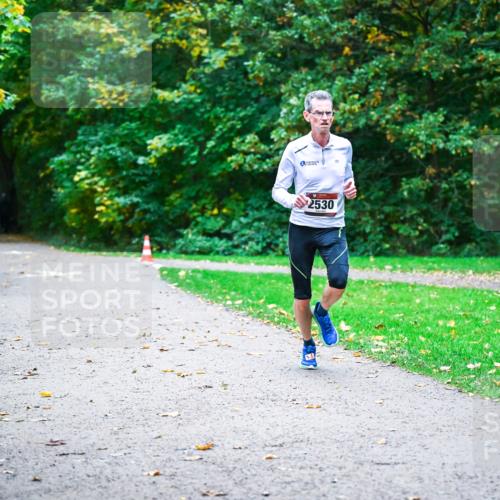 12.10.2025 - Bramfelder Halbmarathon 2025 Dr. Thomas Lammeyer http://msf.ph/oto/9344606 12.10.2025 10:11:16 Laufen 2530 meine-sportfotos.de