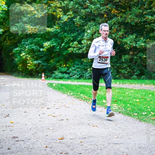 12.10.2025 - Bramfelder Halbmarathon 2025 Dr. Thomas Lammeyer http://msf.ph/oto/9344607 12.10.2025 10:11:16 Laufen 2530 meine-sportfotos.de