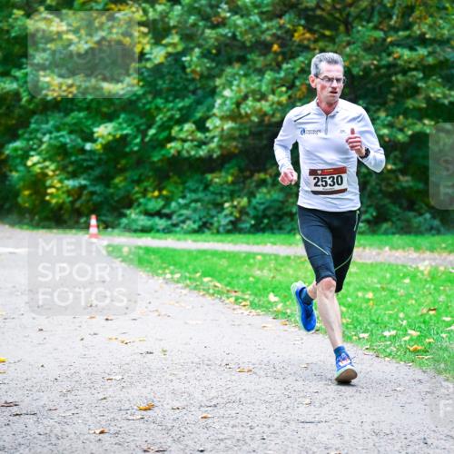 12.10.2025 - Bramfelder Halbmarathon 2025 Dr. Thomas Lammeyer http://msf.ph/oto/9344610 12.10.2025 10:11:17 Laufen 2530 meine-sportfotos.de