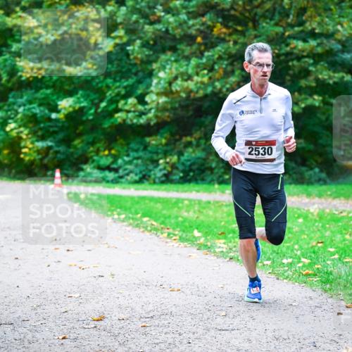12.10.2025 - Bramfelder Halbmarathon 2025 Dr. Thomas Lammeyer http://msf.ph/oto/9344611 12.10.2025 10:11:17 Laufen 2530 meine-sportfotos.de
