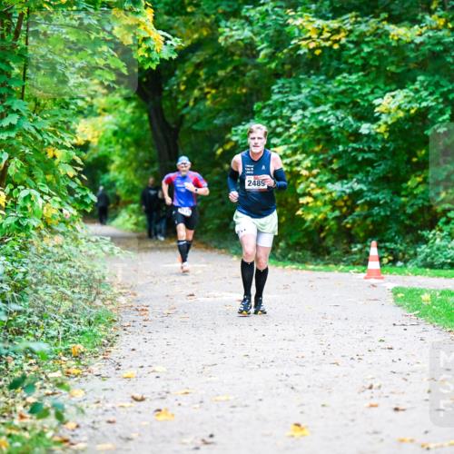 12.10.2025 - Bramfelder Halbmarathon 2025 Dr. Thomas Lammeyer http://msf.ph/oto/9344700 12.10.2025 10:11:41 Laufen 2489 meine-sportfotos.de