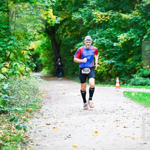 12.10.2025 - Bramfelder Halbmarathon 2025 Dr. Thomas Lammeyer http://msf.ph/oto/9344723 12.10.2025 10:11:46 Laufen 2545 meine-sportfotos.de