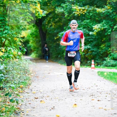 12.10.2025 - Bramfelder Halbmarathon 2025 Dr. Thomas Lammeyer http://msf.ph/oto/9344728 12.10.2025 10:11:47 Laufen 18, 2545 meine-sportfotos.de
