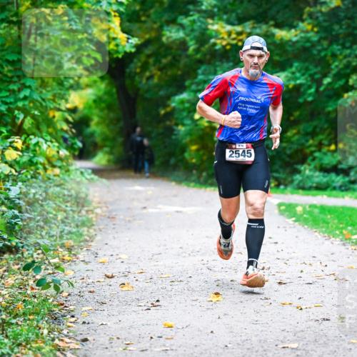 12.10.2025 - Bramfelder Halbmarathon 2025 Dr. Thomas Lammeyer http://msf.ph/oto/9344734 12.10.2025 10:11:48 Laufen 18, 2545 meine-sportfotos.de