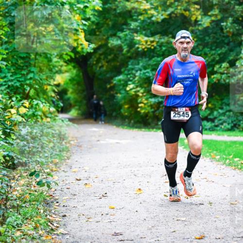 12.10.2025 - Bramfelder Halbmarathon 2025 Dr. Thomas Lammeyer http://msf.ph/oto/9344738 12.10.2025 10:11:48 Laufen 18, 2545 meine-sportfotos.de