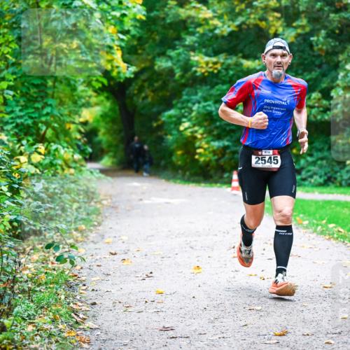 12.10.2025 - Bramfelder Halbmarathon 2025 Dr. Thomas Lammeyer http://msf.ph/oto/9344739 12.10.2025 10:11:49 Laufen 18, 2545 meine-sportfotos.de