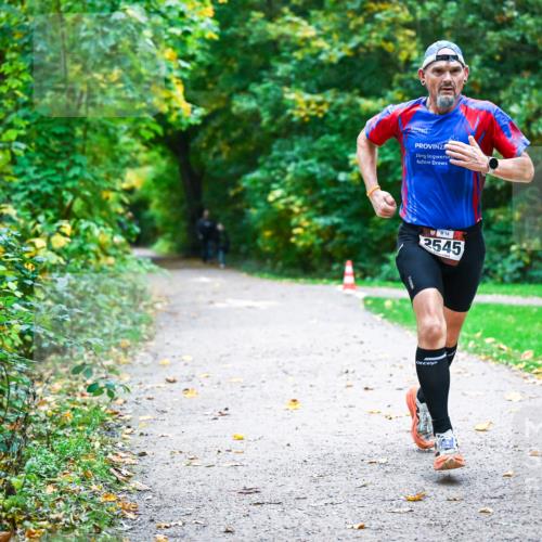 12.10.2025 - Bramfelder Halbmarathon 2025 Dr. Thomas Lammeyer http://msf.ph/oto/9344741 12.10.2025 10:11:49 Laufen 818, 2545 meine-sportfotos.de