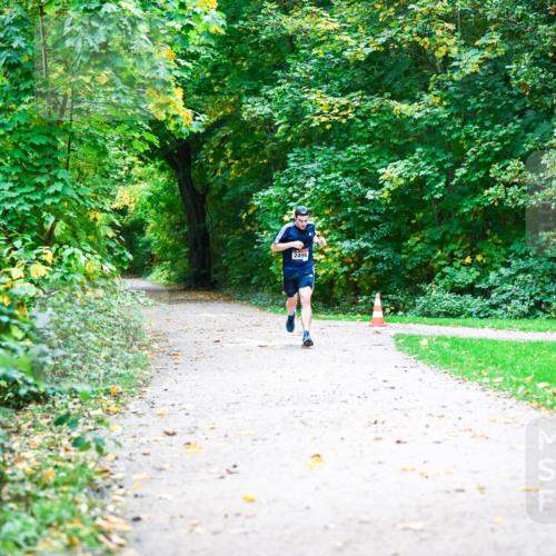 12.10.2025 - Bramfelder Halbmarathon 2025 Dr. Thomas Lammeyer http://msf.ph/oto/9344765 12.10.2025 10:12:23 Laufen 2496 meine-sportfotos.de