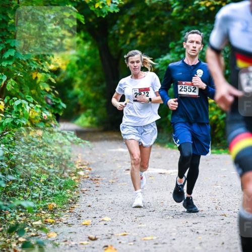 12.10.2025 - Bramfelder Halbmarathon 2025 Dr. Thomas Lammeyer http://msf.ph/oto/9344858 12.10.2025 10:12:48 Laufen 2552, 29, 32, 2618 meine-sportfotos.de