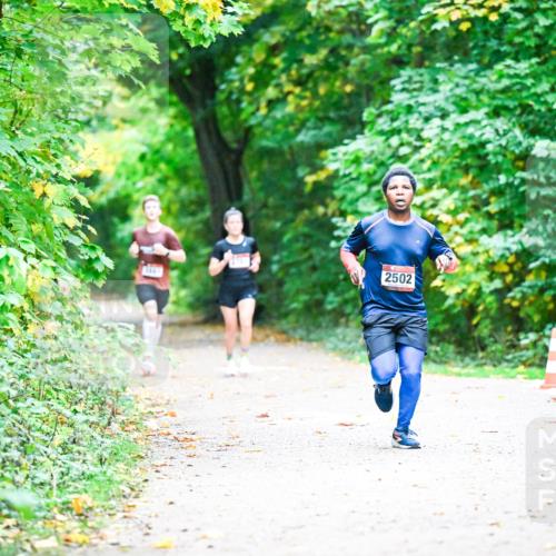 12.10.2025 - Bramfelder Halbmarathon 2025 Dr. Thomas Lammeyer http://msf.ph/oto/9344900 12.10.2025 10:13:03 Laufen 2502 meine-sportfotos.de