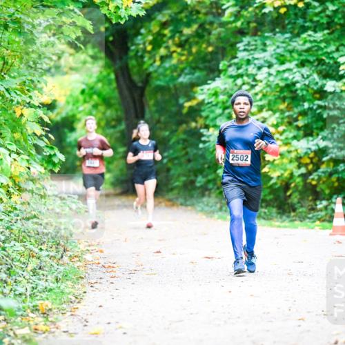 12.10.2025 - Bramfelder Halbmarathon 2025 Dr. Thomas Lammeyer http://msf.ph/oto/9344901 12.10.2025 10:13:04 Laufen 2502 meine-sportfotos.de