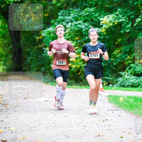 12.10.2025 - Bramfelder Halbmarathon 2025 Dr. Thomas Lammeyer http://msf.ph/oto/9344924 12.10.2025 10:13:08 Laufen 2881, 2701 meine-sportfotos.de