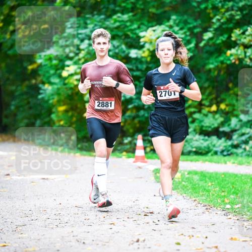 12.10.2025 - Bramfelder Halbmarathon 2025 Dr. Thomas Lammeyer http://msf.ph/oto/9344930 12.10.2025 10:13:09 Laufen 2881, 2701 meine-sportfotos.de
