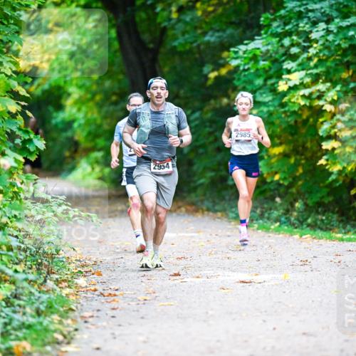 12.10.2025 - Bramfelder Halbmarathon 2025 Dr. Thomas Lammeyer http://msf.ph/oto/9344961 12.10.2025 10:13:27 Laufen 2954, 2985 meine-sportfotos.de