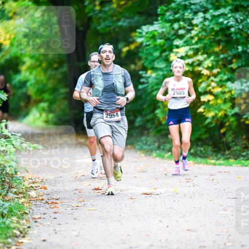 12.10.2025 - Bramfelder Halbmarathon 2025 Dr. Thomas Lammeyer http://msf.ph/oto/9344968 12.10.2025 10:13:28 Laufen 2954, 2985 meine-sportfotos.de