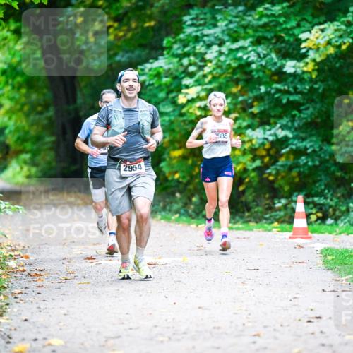 12.10.2025 - Bramfelder Halbmarathon 2025 Dr. Thomas Lammeyer http://msf.ph/oto/9344974 12.10.2025 10:13:29 Laufen 985, 2954, 11013 meine-sportfotos.de