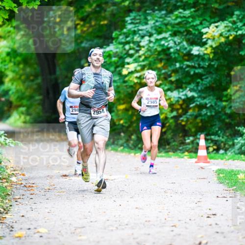 12.10.2025 - Bramfelder Halbmarathon 2025 Dr. Thomas Lammeyer http://msf.ph/oto/9344975 12.10.2025 10:13:29 Laufen 298, 2954, 2985 meine-sportfotos.de