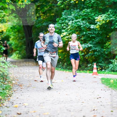 12.10.2025 - Bramfelder Halbmarathon 2025 Dr. Thomas Lammeyer http://msf.ph/oto/9344977 12.10.2025 10:13:29 Laufen 2984, 2954, 2985 meine-sportfotos.de