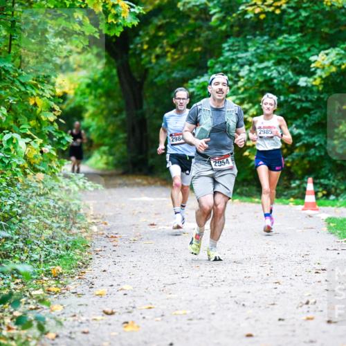 12.10.2025 - Bramfelder Halbmarathon 2025 Dr. Thomas Lammeyer http://msf.ph/oto/9344981 12.10.2025 10:13:30 Laufen 2984, 2954, 2985 meine-sportfotos.de