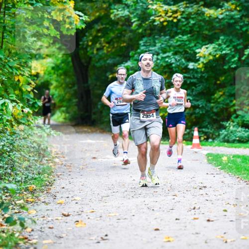 12.10.2025 - Bramfelder Halbmarathon 2025 Dr. Thomas Lammeyer http://msf.ph/oto/9344984 12.10.2025 10:13:30 Laufen 298, 2954, 2985 meine-sportfotos.de