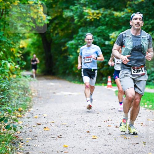 12.10.2025 - Bramfelder Halbmarathon 2025 Dr. Thomas Lammeyer http://msf.ph/oto/9344997 12.10.2025 10:13:32 Laufen 2984, 298, 2954 meine-sportfotos.de