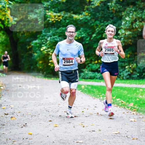 12.10.2025 - Bramfelder Halbmarathon 2025 Dr. Thomas Lammeyer http://msf.ph/oto/9345000 12.10.2025 10:13:33 Laufen 2984, 2985 meine-sportfotos.de