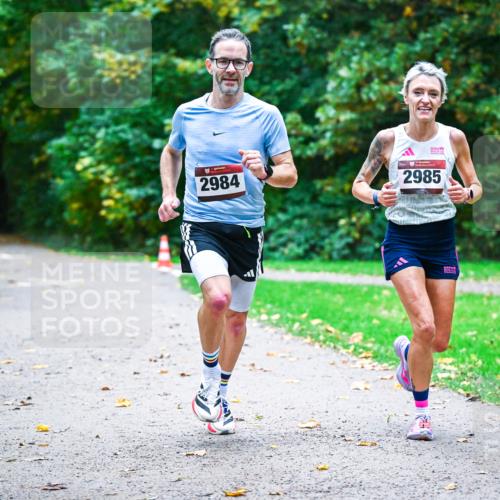 12.10.2025 - Bramfelder Halbmarathon 2025 Dr. Thomas Lammeyer http://msf.ph/oto/9345006 12.10.2025 10:13:34 Laufen 2984, 2985 meine-sportfotos.de