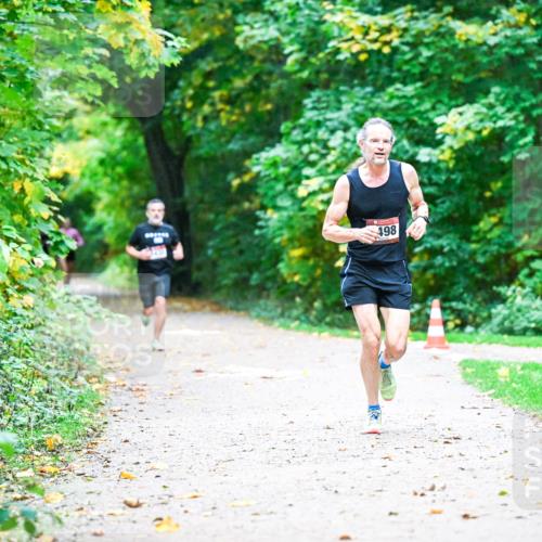 12.10.2025 - Bramfelder Halbmarathon 2025 Dr. Thomas Lammeyer http://msf.ph/oto/9345017 12.10.2025 10:13:40 Laufen 498 meine-sportfotos.de