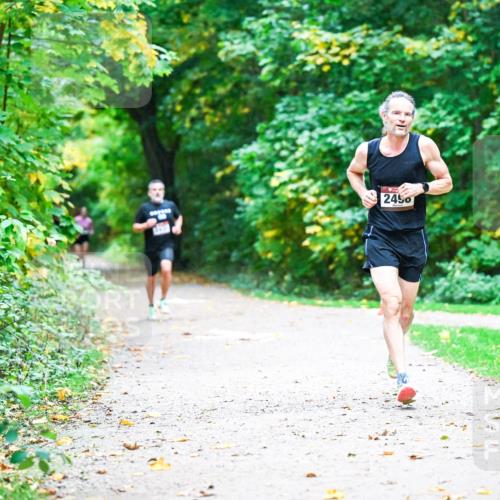 12.10.2025 - Bramfelder Halbmarathon 2025 Dr. Thomas Lammeyer http://msf.ph/oto/9345021 12.10.2025 10:13:41 Laufen 2490 meine-sportfotos.de
