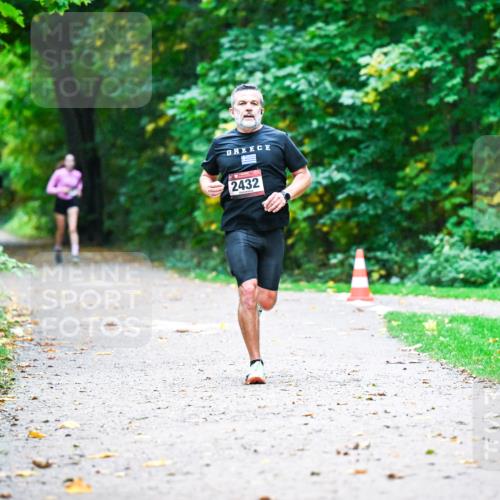 12.10.2025 - Bramfelder Halbmarathon 2025 Dr. Thomas Lammeyer http://msf.ph/oto/9345028 12.10.2025 10:13:44 Laufen 2432 meine-sportfotos.de