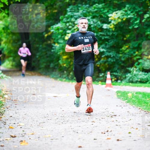 12.10.2025 - Bramfelder Halbmarathon 2025 Dr. Thomas Lammeyer http://msf.ph/oto/9345030 12.10.2025 10:13:44 Laufen 2432 meine-sportfotos.de