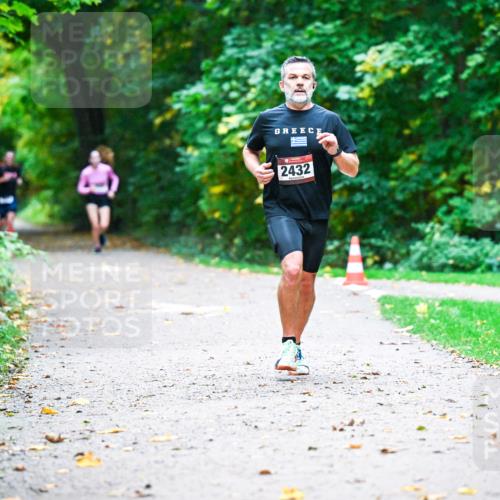 12.10.2025 - Bramfelder Halbmarathon 2025 Dr. Thomas Lammeyer http://msf.ph/oto/9345032 12.10.2025 10:13:45 Laufen 2432 meine-sportfotos.de