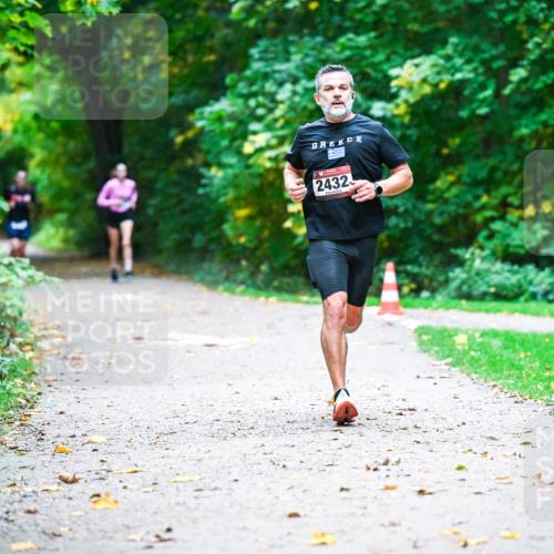 12.10.2025 - Bramfelder Halbmarathon 2025 Dr. Thomas Lammeyer http://msf.ph/oto/9345033 12.10.2025 10:13:45 Laufen 24323 meine-sportfotos.de