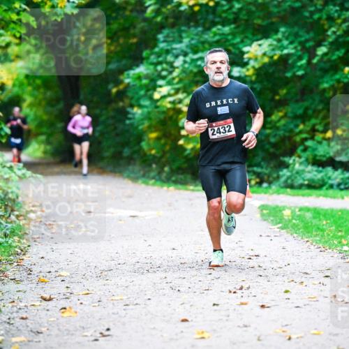 12.10.2025 - Bramfelder Halbmarathon 2025 Dr. Thomas Lammeyer http://msf.ph/oto/9345034 12.10.2025 10:13:45 Laufen 2432 meine-sportfotos.de