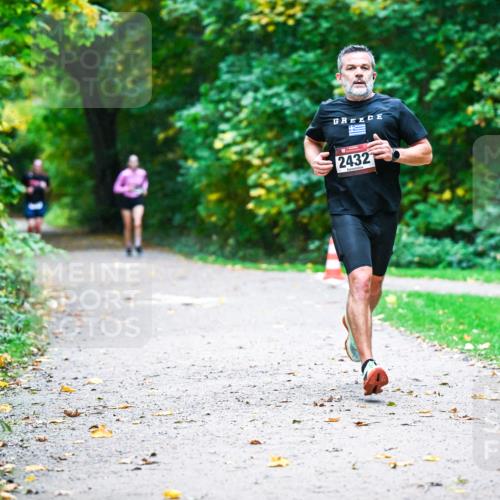 12.10.2025 - Bramfelder Halbmarathon 2025 Dr. Thomas Lammeyer http://msf.ph/oto/9345038 12.10.2025 10:13:46 Laufen 2432 meine-sportfotos.de