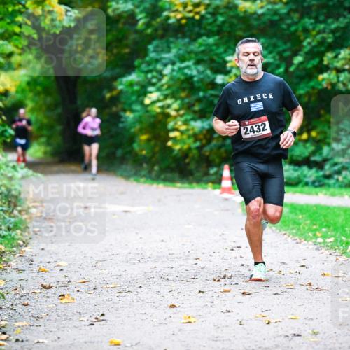 12.10.2025 - Bramfelder Halbmarathon 2025 Dr. Thomas Lammeyer http://msf.ph/oto/9345039 12.10.2025 10:13:46 Laufen 2432 meine-sportfotos.de