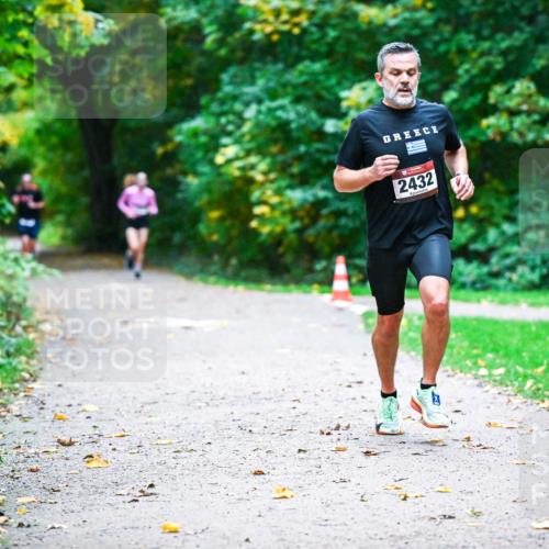 12.10.2025 - Bramfelder Halbmarathon 2025 Dr. Thomas Lammeyer http://msf.ph/oto/9345040 12.10.2025 10:13:46 Laufen 2432 meine-sportfotos.de