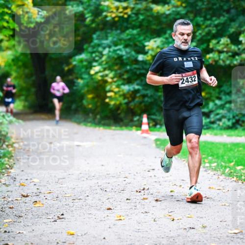 12.10.2025 - Bramfelder Halbmarathon 2025 Dr. Thomas Lammeyer http://msf.ph/oto/9345041 12.10.2025 10:13:46 Laufen 2432 meine-sportfotos.de