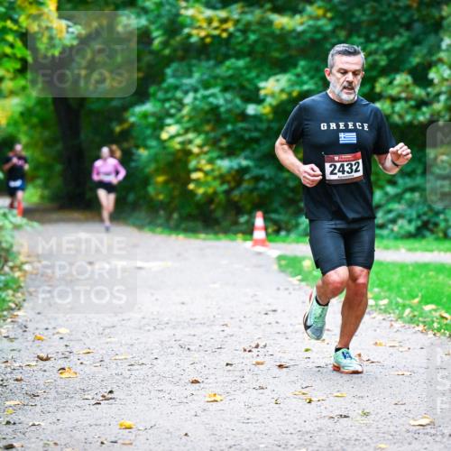 12.10.2025 - Bramfelder Halbmarathon 2025 Dr. Thomas Lammeyer http://msf.ph/oto/9345042 12.10.2025 10:13:46 Laufen 2432 meine-sportfotos.de