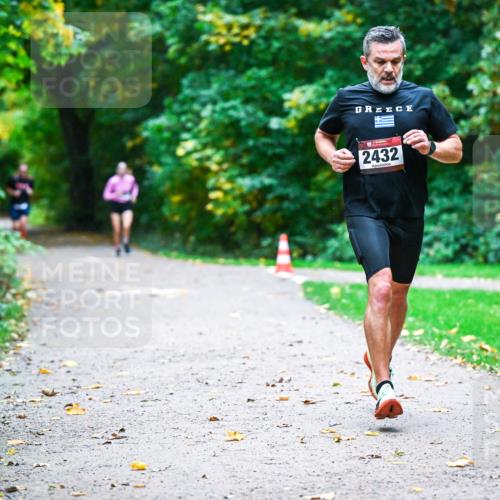 12.10.2025 - Bramfelder Halbmarathon 2025 Dr. Thomas Lammeyer http://msf.ph/oto/9345043 12.10.2025 10:13:46 Laufen 2432 meine-sportfotos.de