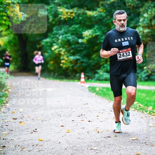12.10.2025 - Bramfelder Halbmarathon 2025 Dr. Thomas Lammeyer http://msf.ph/oto/9345045 12.10.2025 10:13:46 Laufen 2432 meine-sportfotos.de