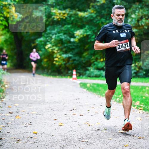 12.10.2025 - Bramfelder Halbmarathon 2025 Dr. Thomas Lammeyer http://msf.ph/oto/9345046 12.10.2025 10:13:47 Laufen 2432 meine-sportfotos.de