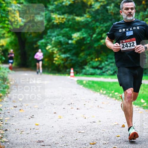 12.10.2025 - Bramfelder Halbmarathon 2025 Dr. Thomas Lammeyer http://msf.ph/oto/9345049 12.10.2025 10:13:47 Laufen 2432 meine-sportfotos.de