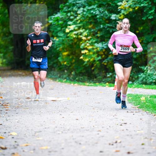 12.10.2025 - Bramfelder Halbmarathon 2025 Dr. Thomas Lammeyer http://msf.ph/oto/9345052 12.10.2025 10:13:51 Laufen 2659, 2669 meine-sportfotos.de