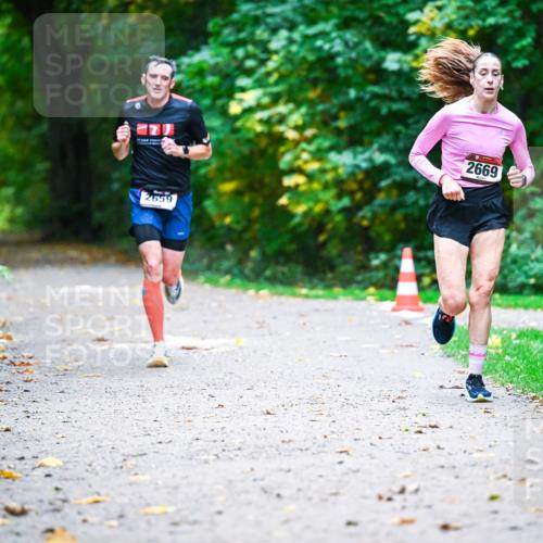 12.10.2025 - Bramfelder Halbmarathon 2025 Dr. Thomas Lammeyer http://msf.ph/oto/9345055 12.10.2025 10:13:52 Laufen 2659, 2669 meine-sportfotos.de