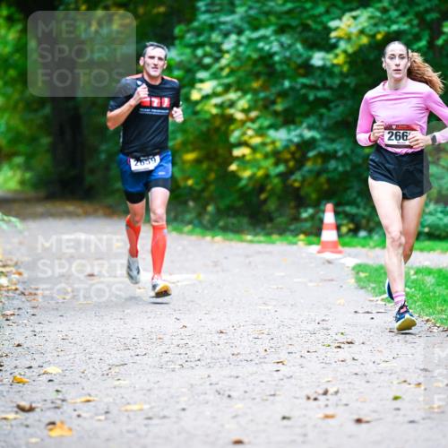 12.10.2025 - Bramfelder Halbmarathon 2025 Dr. Thomas Lammeyer http://msf.ph/oto/9345057 12.10.2025 10:13:52 Laufen 2659, 266 meine-sportfotos.de