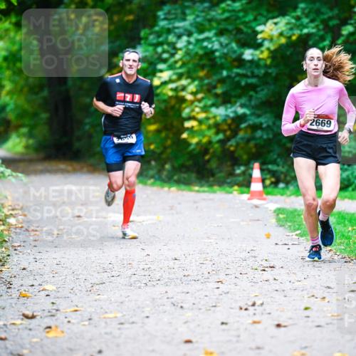 12.10.2025 - Bramfelder Halbmarathon 2025 Dr. Thomas Lammeyer http://msf.ph/oto/9345058 12.10.2025 10:13:52 Laufen 2669 meine-sportfotos.de
