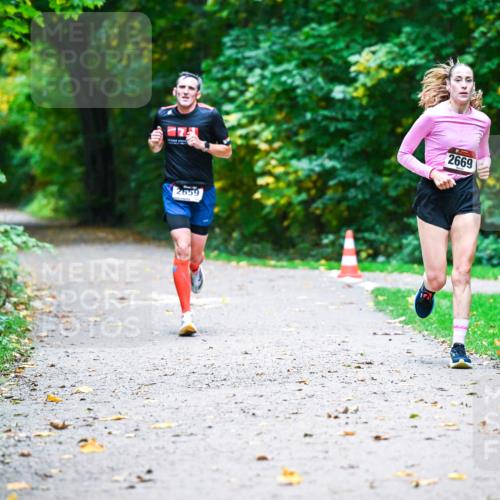 12.10.2025 - Bramfelder Halbmarathon 2025 Dr. Thomas Lammeyer http://msf.ph/oto/9345060 12.10.2025 10:13:53 Laufen 2659, 2669 meine-sportfotos.de